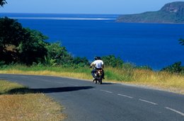 Archipel-des-Comores;-Baie;-Côte;-France;-Kaleidos;-Kaleidos-images;-La-parole-à-limage;-Laurent-Abad;-Mayotte;-Mer;-Moto;-Océan-Indien;-Route;-Stories-Pictures;-Transport
